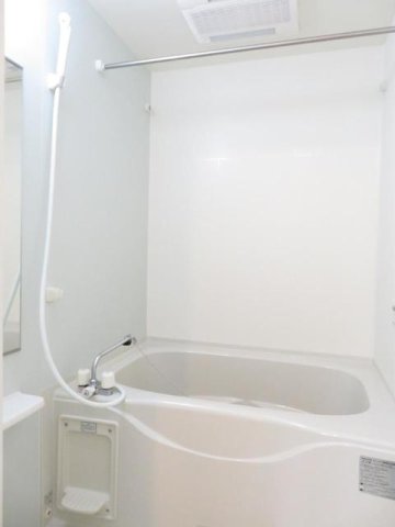 バス・シャワールーム　コンパクトで使いやすいお風呂です