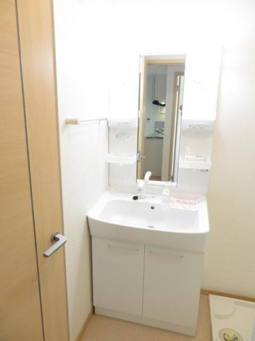 洗面設備　コンパクトで使いやすい洗面所
