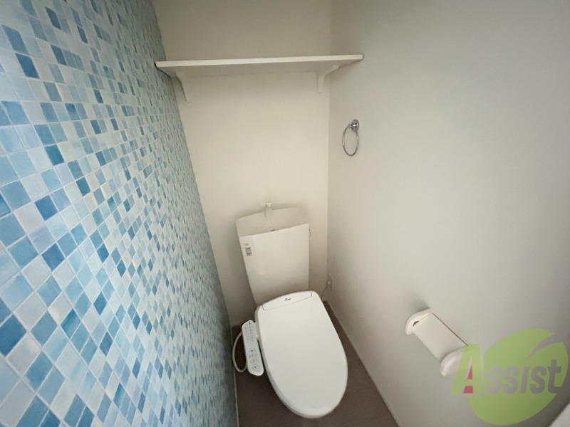 トイレ　トイレはこちら。嬉しい温水洗浄便座付です。