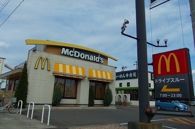 飲食店　マクドナルド７号線大館店（飲食店）まで500m