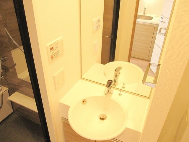 洗面設備　★便利な独立洗面台付きです★