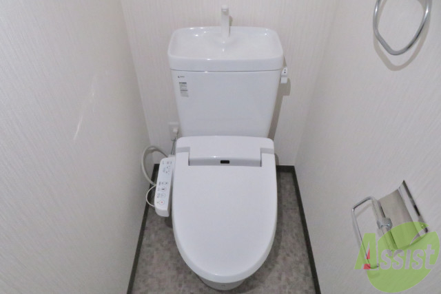 トイレ　トイレはウォシュレット付きです。シャワートイレは嬉しいですね