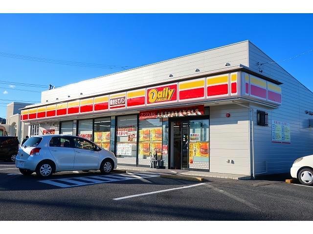 コンビニ　デイリーヤマザキ（コンビニ）まで800m