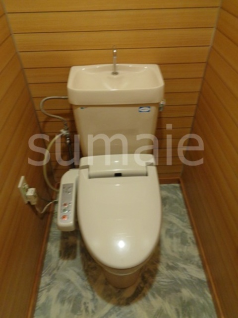 トイレ　温水洗浄便座付きトイレです♪