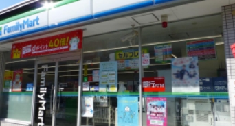 コンビニ　ファミリーマート西ヶ原駅前店（コンビニ）まで435m