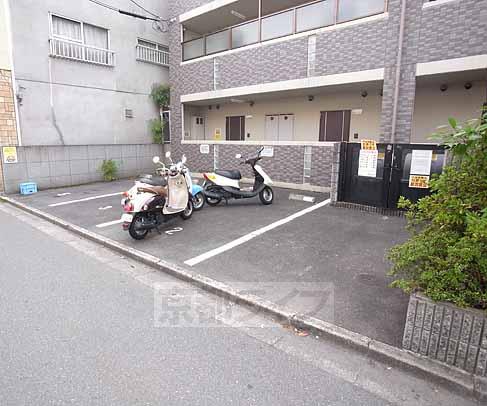 駐車場　ガレージもあります。