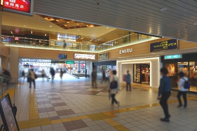 ショッピングセンター　EMIRU（ショッピングセンター）まで393m