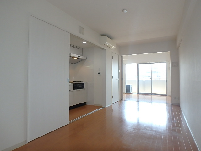 居室・リビング　明るいお部屋で気分も上がります