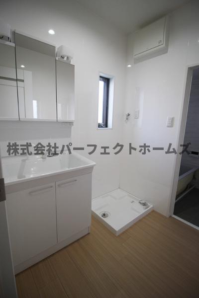 洗面設備　脱衣スペースもあります