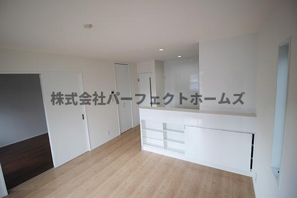 居室・リビング　こちらの居間で趣味の時間をお楽しみください