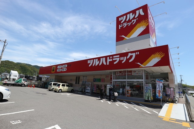 ドラックストア　ツルハドラッグ万々店（ドラッグストア）まで447m