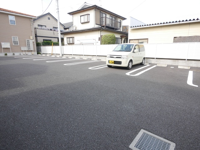 駐車場　★敷地内に舗装された駐車場がございます★