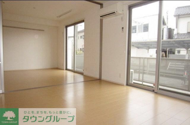 その他部屋・スペース　明るいリビングですよ。