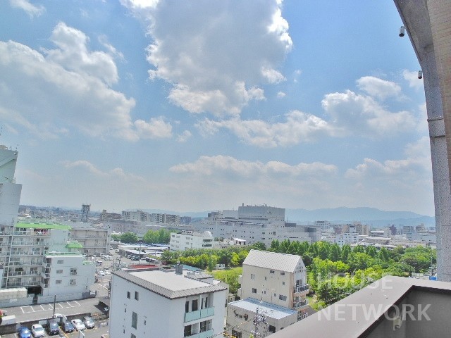 眺望　西院駅徒歩11分、西大路五条の交差点角のマンションです。