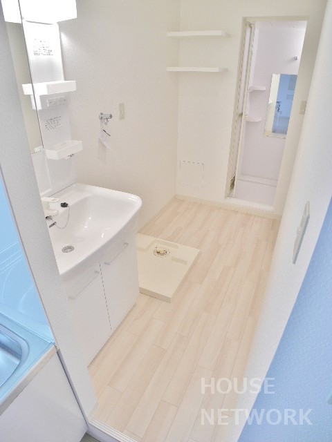 その他設備　西院駅徒歩11分、西大路五条の交差点角のマンションです。