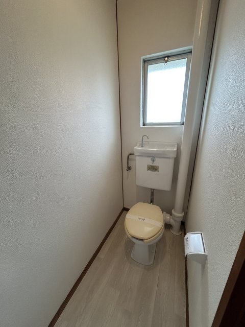 トイレ　※写真は２０３号室です
