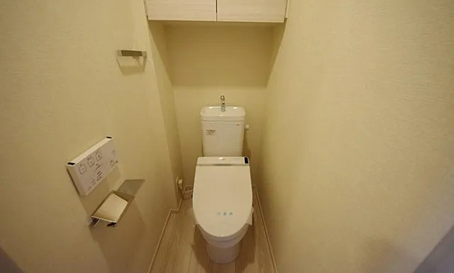 トイレ　※反転タイプのお部屋の写真を使用しています。