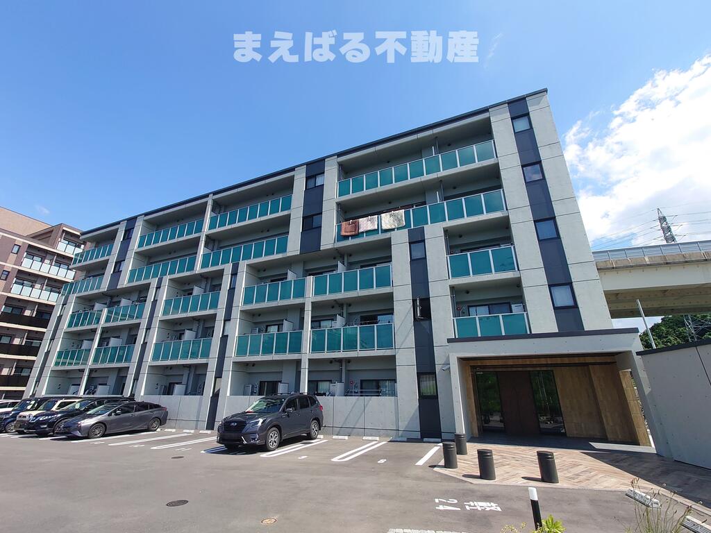 建物外観　オートロック・エレベーター付き