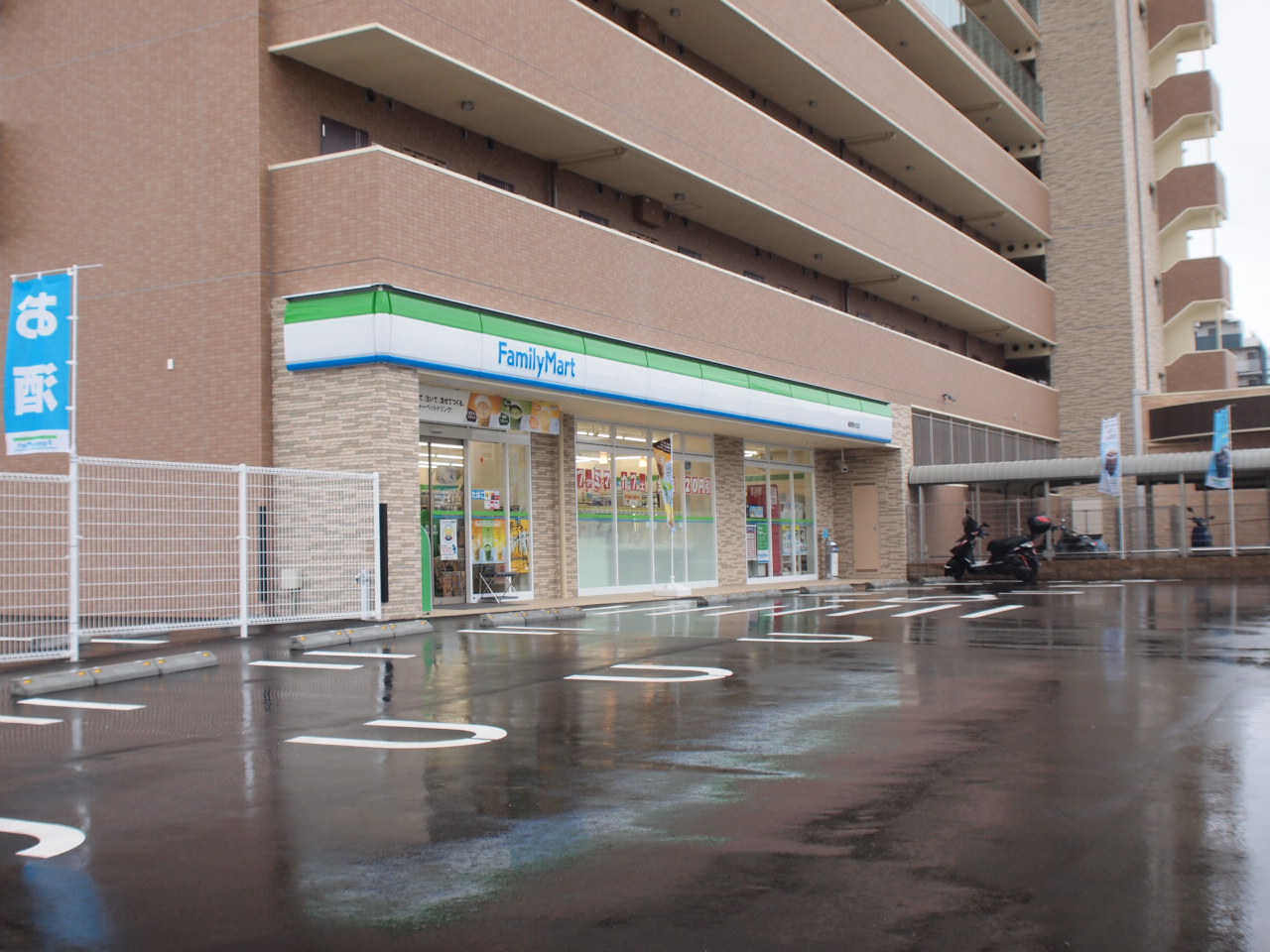 コンビニ　ファミリーマートJR九大学研都市駅店（コンビニ）まで759m