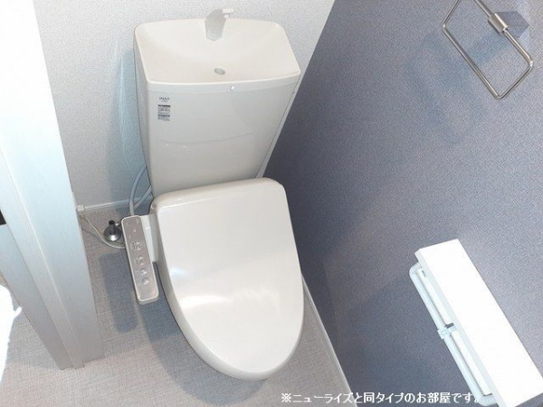 トイレ　※参考写真　同建築メーカー施工の同間取完成他物件のものです。