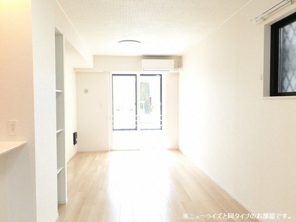 居室・リビング　※参考写真　同建築メーカー施工の同間取完成他物件のものです。