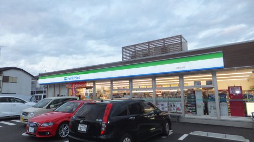 コンビニ　ファミリーマート 日野三沢店（コンビニ）まで417m