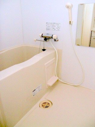 バス・シャワールーム　浴室乾燥機付きのお風呂です♪