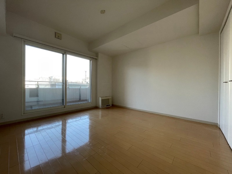 居室・リビング　広くてキレイなお部屋が広がっていて、充実した生活が送れそう。