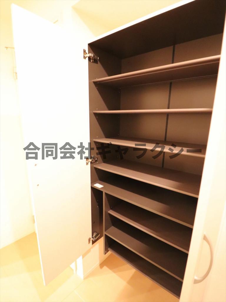 玄関　大きなシューズボックス