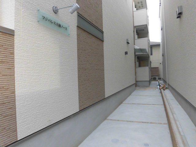 エントランス　広々としたお洒落なエントランスです。