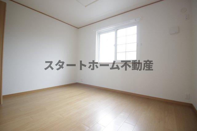 その他部屋・スペース　開放的な寝室です