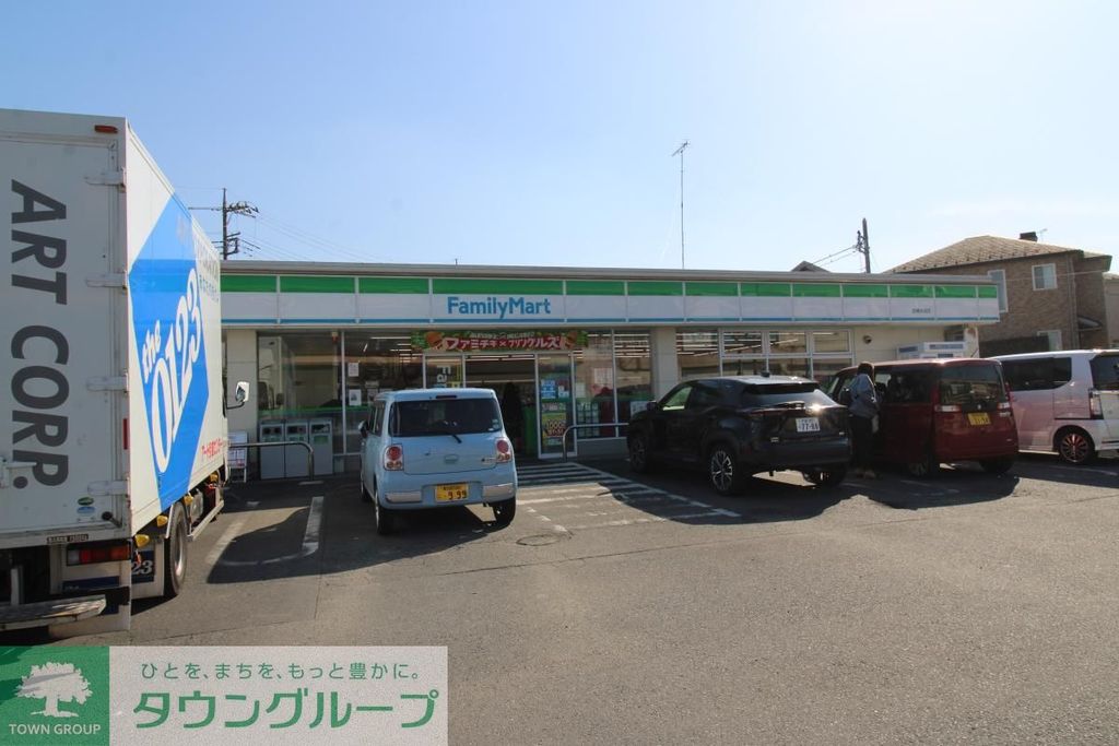 コンビニ　ファミリーマート岩槻太田店（コンビニ）まで800m