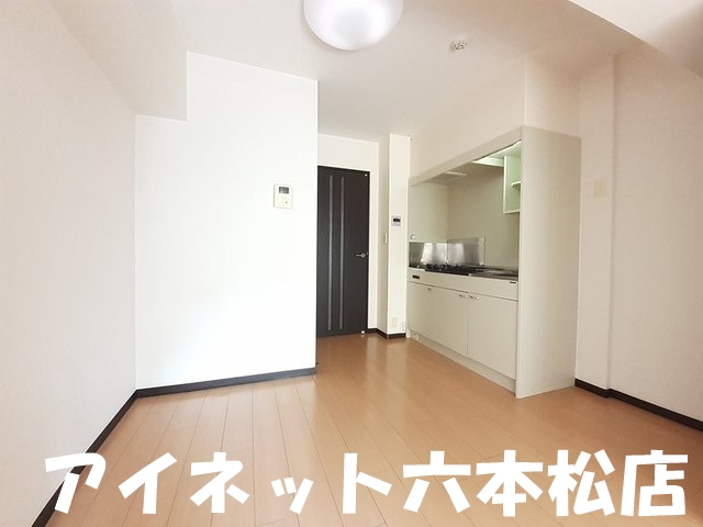 その他　別角度から見たリビングです。