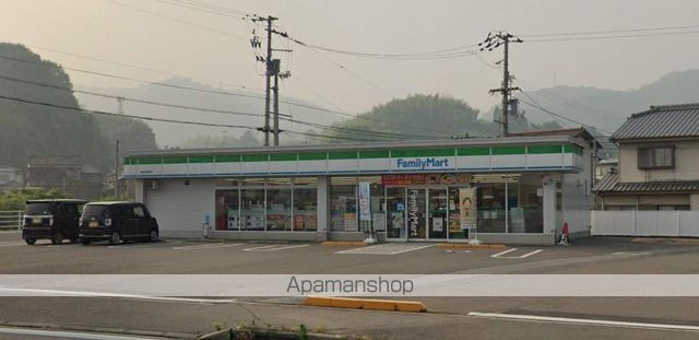 コンビニ　ファミリーマート（コンビニ）まで441m