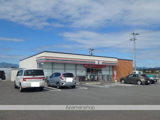 コンビニ　セブンイレブン（コンビニ）まで667m