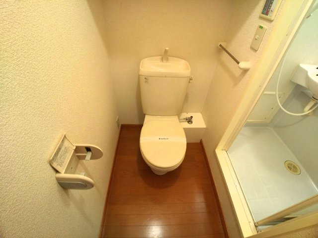 その他　明るく清潔感のあるトイレ