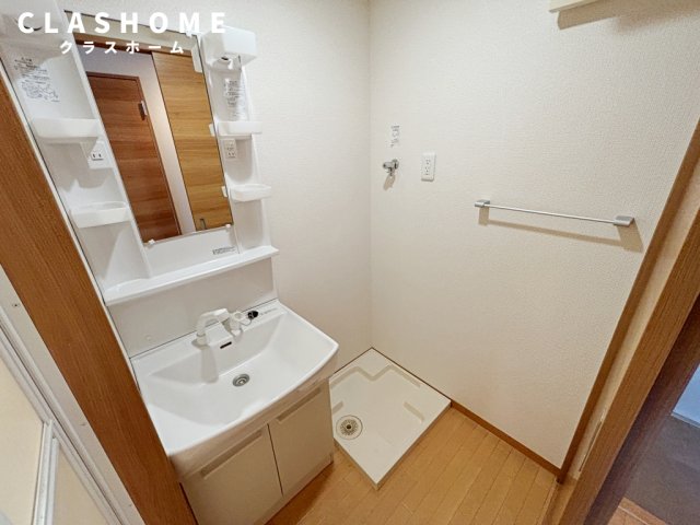 洗面設備　同物件の別部屋になります。