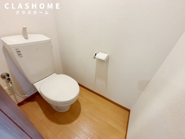 トイレ　同物件の別部屋になります。