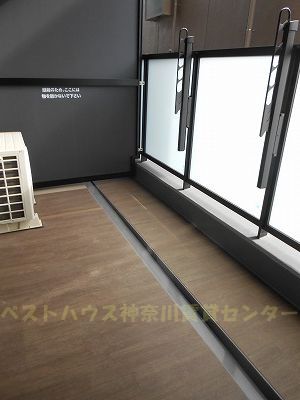 バルコニー　木目カラーのバルコニーです。