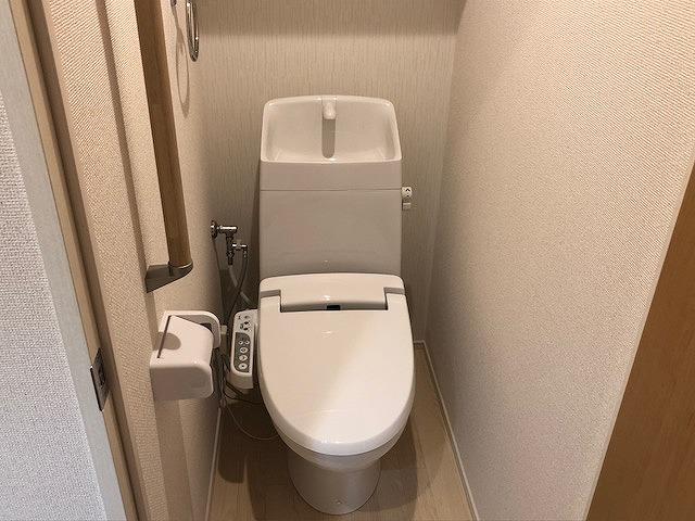山陽電鉄本線 別府駅 徒歩16分 2階建 築8年のトイレ写真
