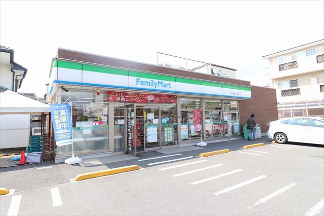 コンビニ　ファミリーマート（コンビニ）まで196m