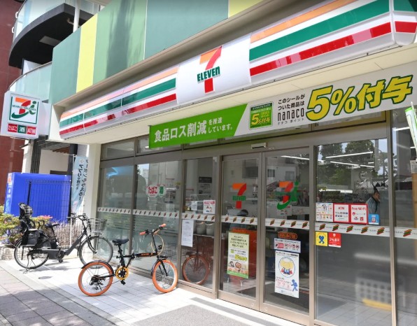 コンビニ　セブンイレブン世田谷上馬4丁目店（コンビニ）まで64m