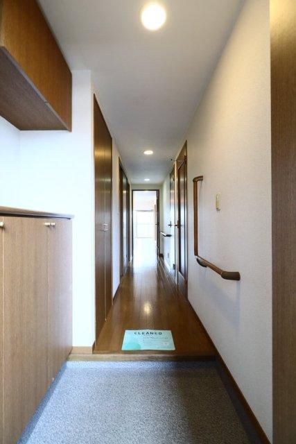 玄関　落ち着いた玄関です