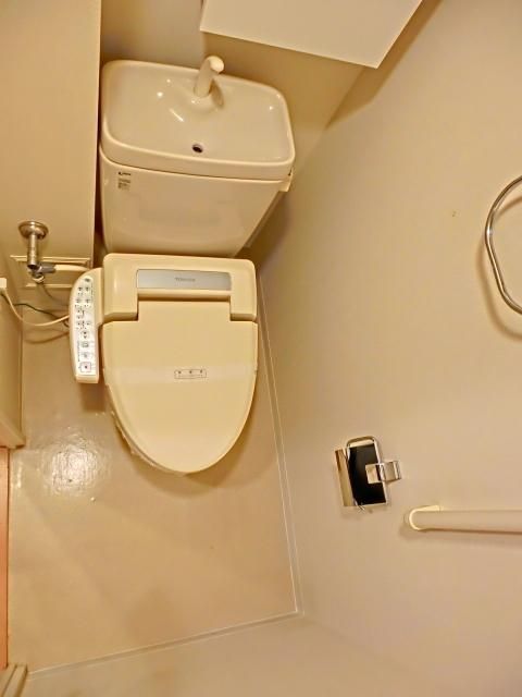 トイレ　ウォシュレット機能付き