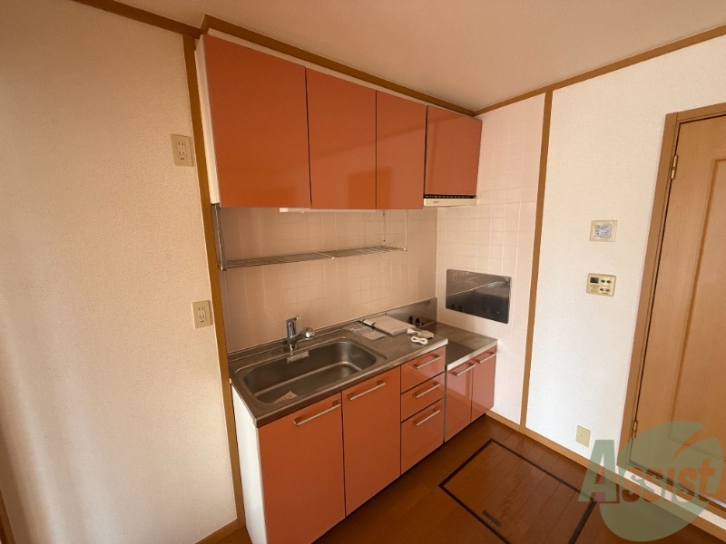 キッチン　キッチンは作業台もあり、広めなので使いやすそうですね。