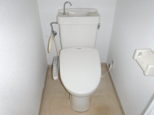 トイレ　他のお部屋の参考写真となります。