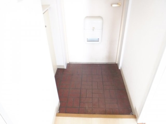 玄関　他のお部屋の参考写真となります。