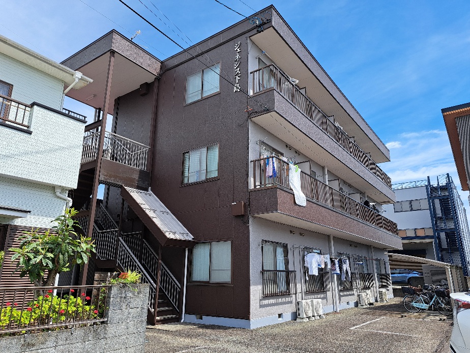 ＪＲ東海道本線 静岡駅 バス乗車時間：16分 最寄りバス停で下車 徒歩6分 築30年