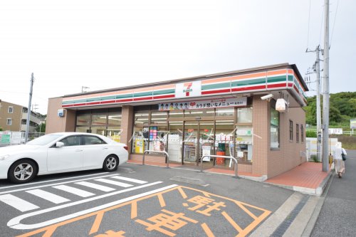 コンビニ　セブンイレブン横浜明治学院大学正門前店（コンビニ）まで753m