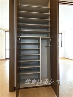 玄関　大型シューズボックス